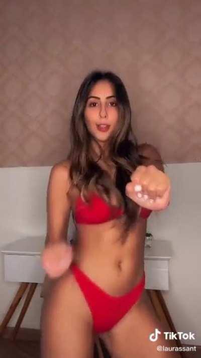 Maria Laura Santos (@laurassant)
