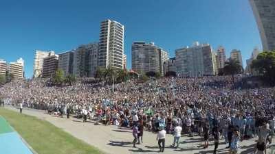 90.000 Argentine fans celebrate Messi's goal against Australia