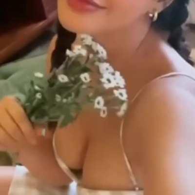 Biharan Raand despite being the Daughter of a Politician has the Nasty Kink of Showcasing her used Udders to us. Fucking Disgusting Shameless Cunt