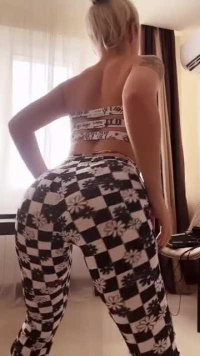 Slø-mø booty😍🥵🍑