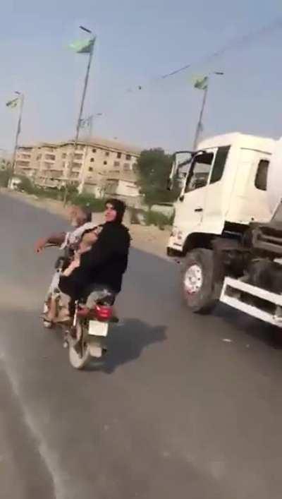 hope both of these ret*rds get busted