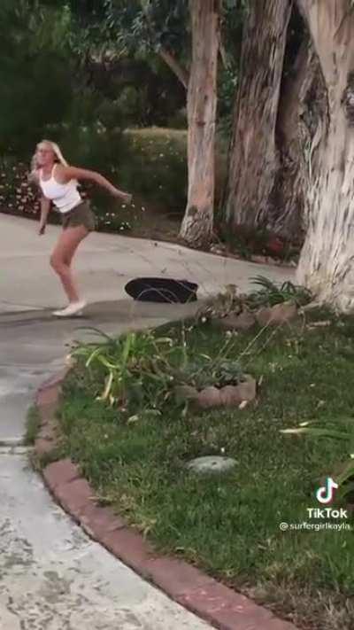 Girls face plants while starboarding