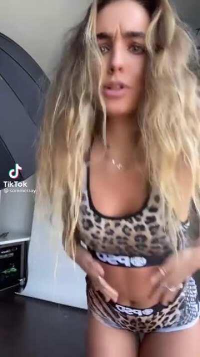 Look at that ass😋