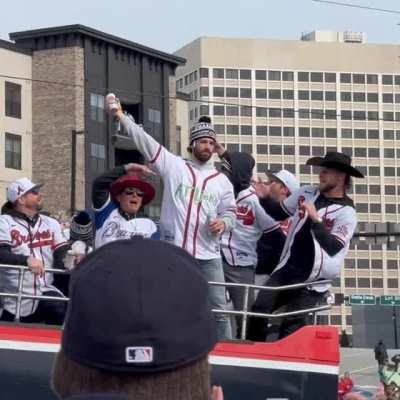 Please make this GIF of Dansby Swanson catching a beer go viral!