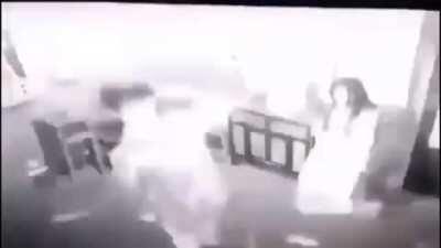 Yo saldria corriendo