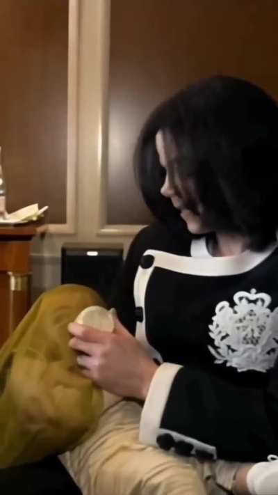 Michael Jackson tweaking hard whilst feeding his smothered child.