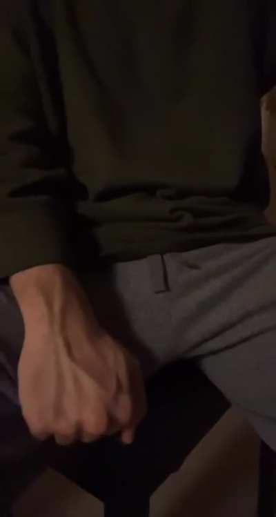 Could all lap-sitters please assemble in an orderly fashion, thank you and goodnight 🧎🏽‍♂️