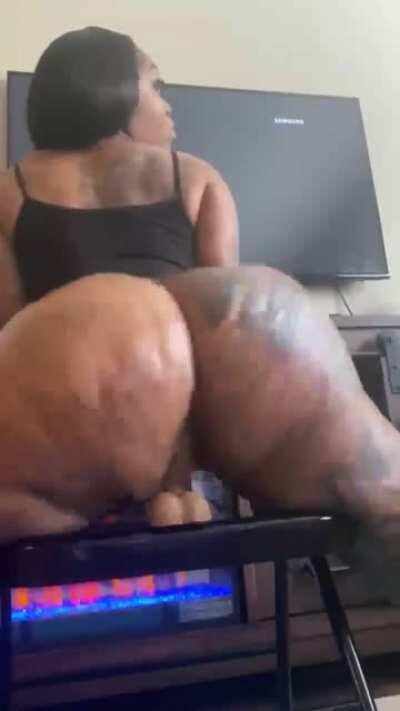 One of my top 5 fav Internet bitches😂👏🏼lowkey