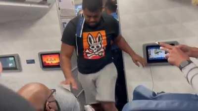 Alternate angle of the attempting hijacking of Delta Flight 1730 (LAX to ATL) overnight. The plane made an emergency landing in Oklahoma City. Video source = @SRDenton on twitter.