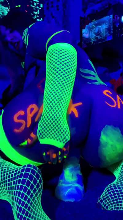 I found out one of my bad dragons is UV reactive and you KNOW I had to show it off