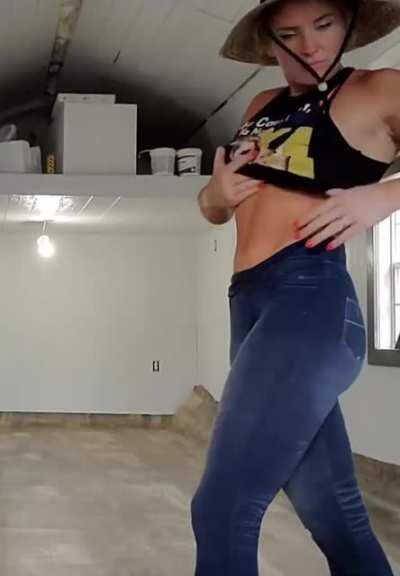 Lacey Evans showing off
