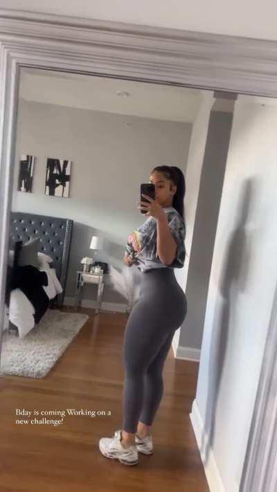 Felicia Lucas (@lovelylesh)