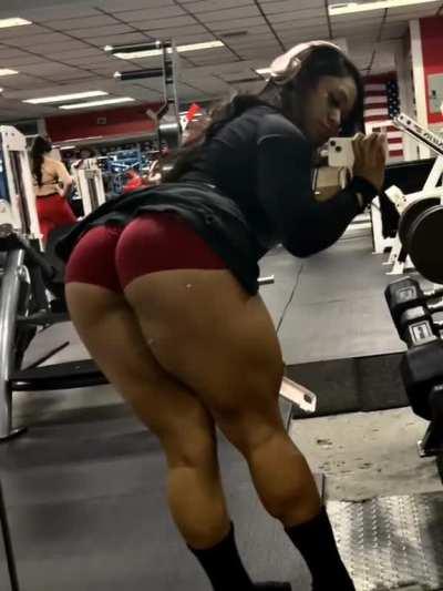 showing off the hammies