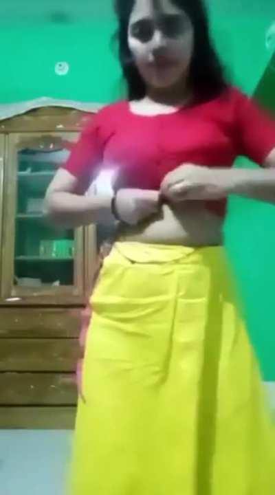 Beautiful Indian Girl In Saree