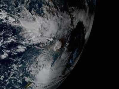 How violent volcano eruption looks from space (Hunga Tonga, 2022-01-15)