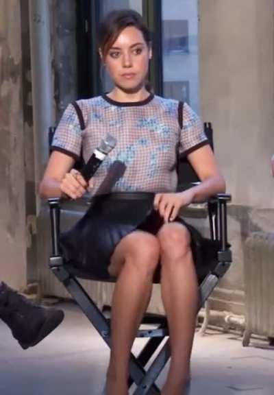 Aubrey Plaza Legs