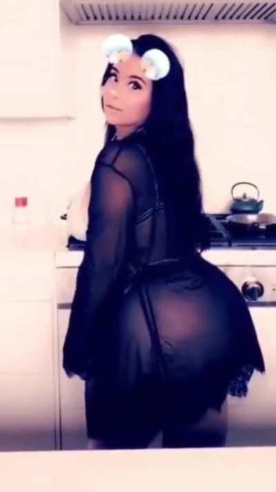 Gotta Jiggle Jiggle For Them Views. . .