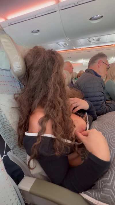 A peeka boob on the plane