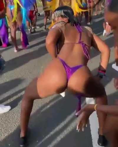 Carnival Road views in St. Lucia 😍🇱🇨 (@nats_besteee)