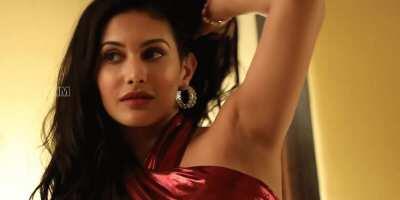 Amyra Dastur is lickably smoooth
