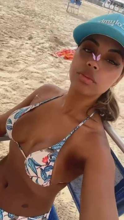 Can I be your favorite girl in bed?🥰