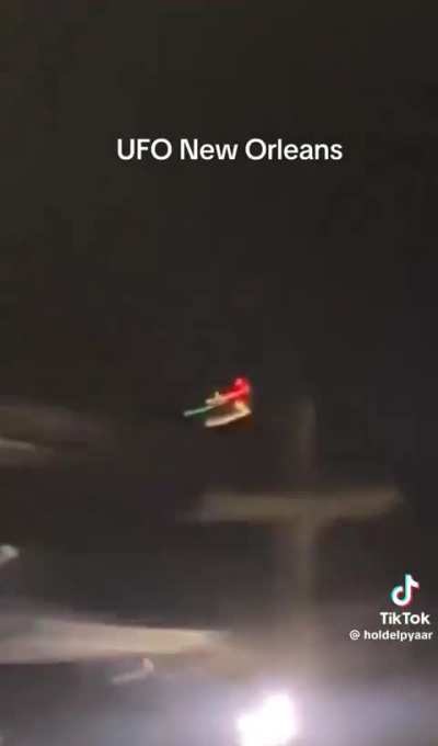 “Aww look at dat bitch, it’s right there!” New Orleans lady freaks out over drone/UAP