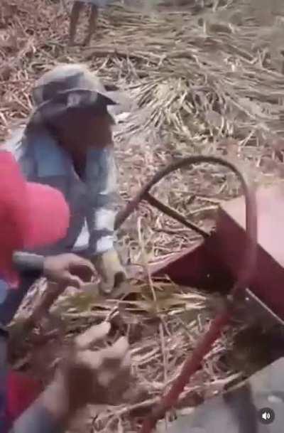 To clear the machine from obstructions