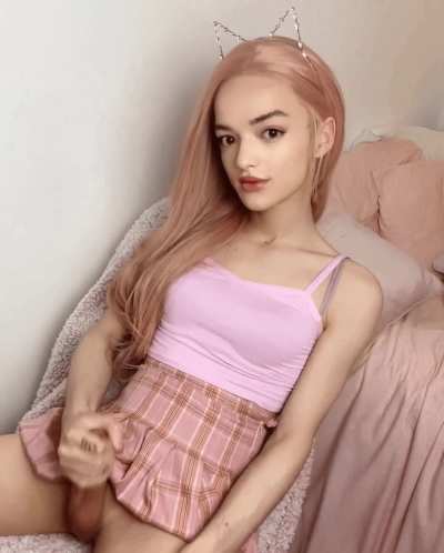 What would you do if I said “you’re mine now” and pulled your face between my thighs? 😏 That moment’s in the comments