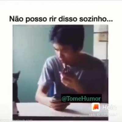 Não posso rir disso sozinho...
