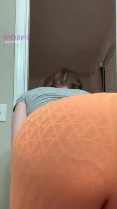 Are you brave enough to get a trans girl’s number at the bar? 🍑 