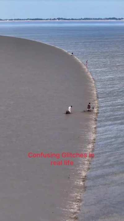 When the sea glitches