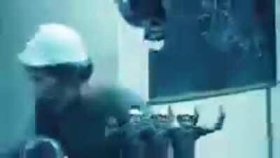 Meu amigo fala que tem inimigo na frente eu com 1000 de ping :