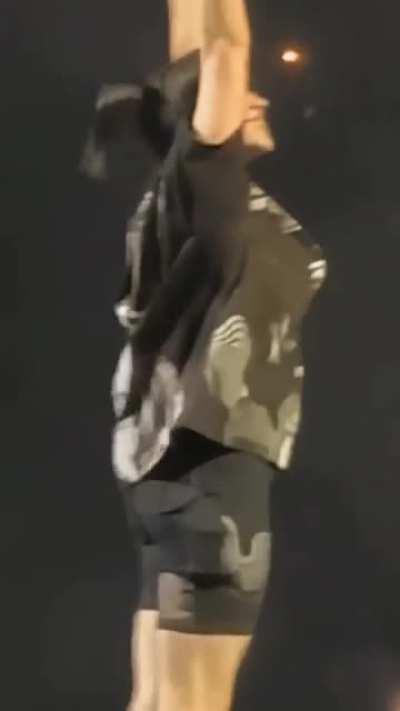 Billie and her perfect booty🍑