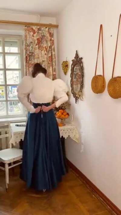 Утренний туалет в конце XIX в начале XX века (звук)