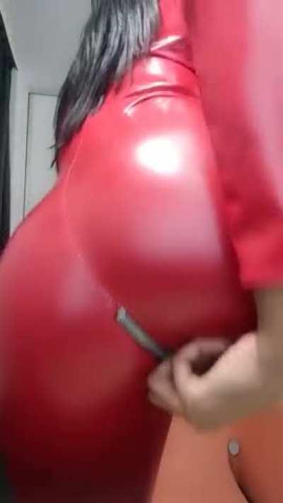 Stop what you’re doing and let mommy sit on your face like a good boy!