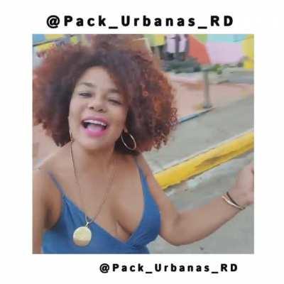 cheddy García tetas Afuera