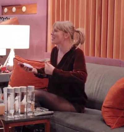 Bra less Taylor bouncing around