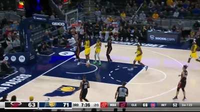 [Highlight] Mathurin flies in for the rejection.