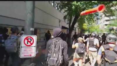 Anarchist knocked out after targeting and assaulting small group of back the blue rally goers - MEDIC - Portland day 87