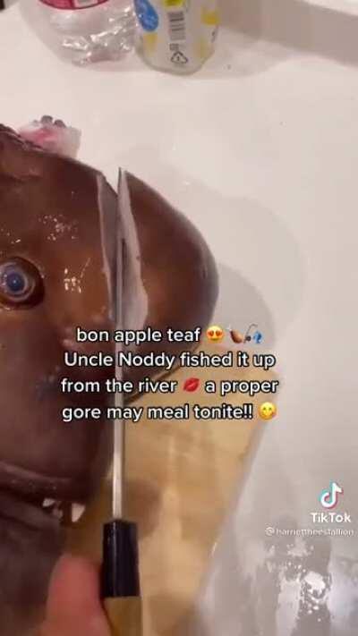 Fatarina showing in her recent tik tok how to prepare the gromp for dinner 🤮🤢