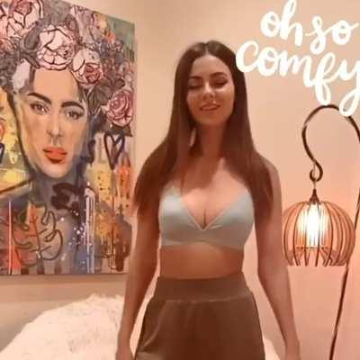 Victoria Justice stripping to show off her incredible cleavage