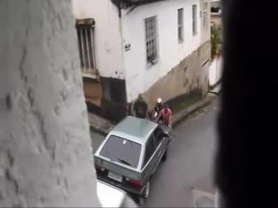 3 people at work but not a single brain in use.