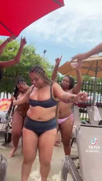 Every ebonys friend group 