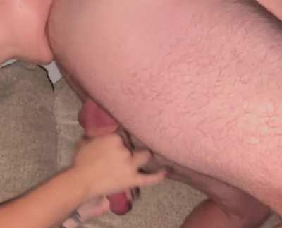 Who loves a handjob this way?