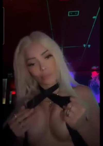 Nuevo video de esta noche en vivo. parte 2. New video from tonight's live. Part 2. (SHE MESSED UP THE SOUND 🤦🏾‍♂️)