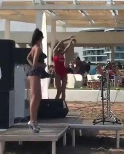 Leave me alone for 2 minutes