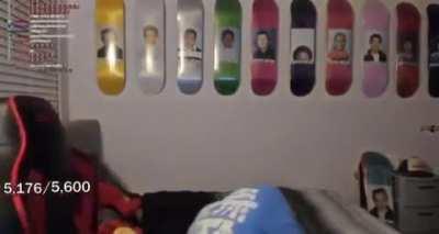 how floyd looking at all the dumbass niggas who paid for that shit expecting a K.O.