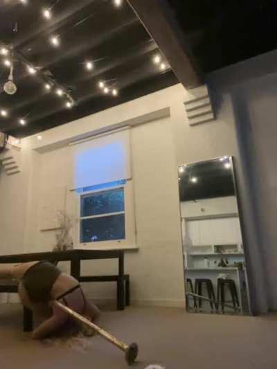 HMC whilst I be sexy on this pole