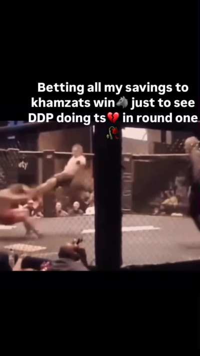 On paper Khamzat wins 10/10 times, but DDP can't read...