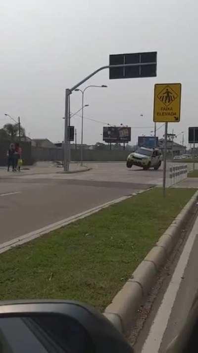 Dude's driving like he's heading to a 5 star call